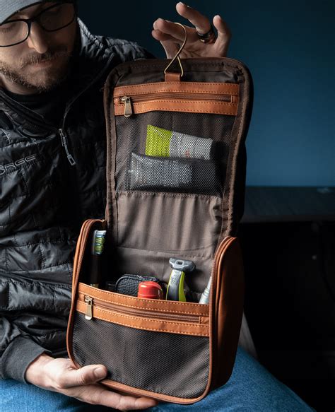 best men's hanging dopp kit.